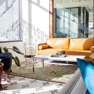 11th Avenue Albergue